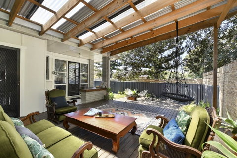UMINA BEACH KOKOMO- Walk To The Beach, FAMILY And PET FRIENDLY Set Of 3 Vintage Original Holiday Flats & Vintage Caravan And Bat - Inverell Accommodation 2