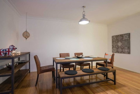 Urban Escape - Strathfield - Inverell Accommodation 2