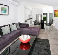 Views from Red Hill - Modern and Spacious Split-Level Executive 3BR Red Hill Apartment Close to CBD - Inverell Accommodation