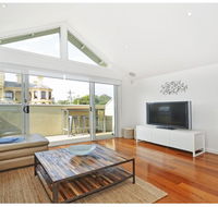 Villa by the Sea - Inverell Accommodation