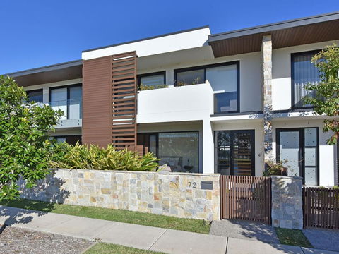 Villa Catania Waterside At Trinity Point - Inverell Accommodation 0