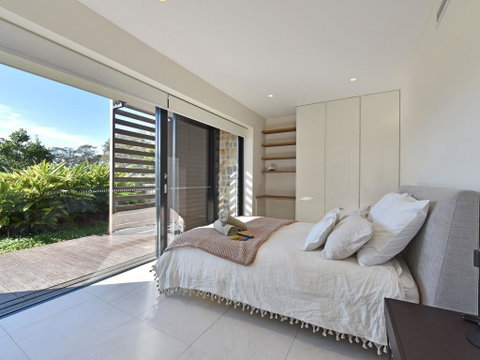 Villa Catania Waterside At Trinity Point - Inverell Accommodation 1