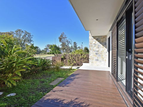 Villa Positano Waterside At Trinity Point - Inverell Accommodation 2
