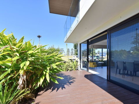 Villa Sorrento Waterside At Trinity Point - Inverell Accommodation 2