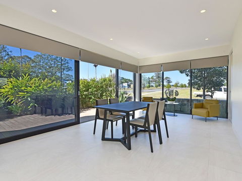 Villa Sorrento Waterside At Trinity Point - Inverell Accommodation 1