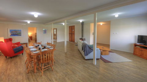 Village Stays Coldstream Gallery Bungalow - Inverell Accommodation 0