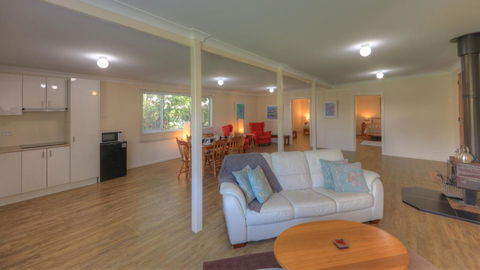 Village Stays Coldstream Gallery Bungalow - Inverell Accommodation 3