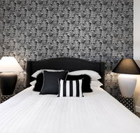 Walk everywhere in the city from a historic home - Inverell Accommodation