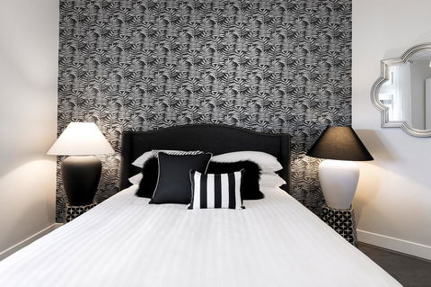 Walk Everywhere In The City From A Historic Home - Inverell Accommodation 0