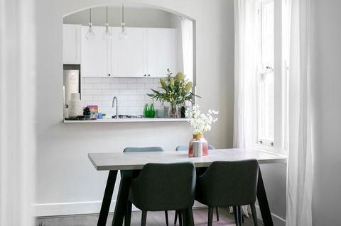 Walk Everywhere In The City From A Historic Home - Inverell Accommodation 2