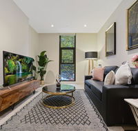 Walking to Darling Harbour ICCQVB Shopping Mall - Inverell Accommodation
