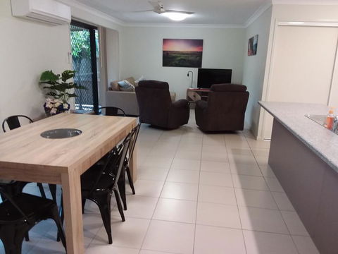 Waratah And Wattle Apartments - Inverell Accommodation 0