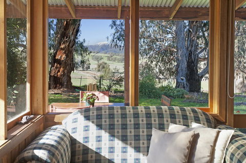 Bluegum Ridge Cottages - Inverell Accommodation 19