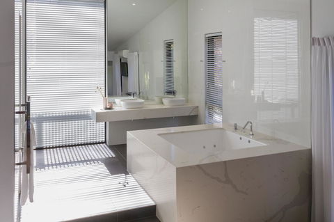 Hepburn Springs Escape - Inverell Accommodation 4