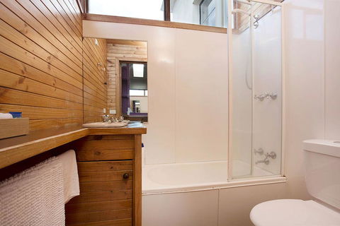Plummers Mill - Central Townhouse - Inverell Accommodation 5