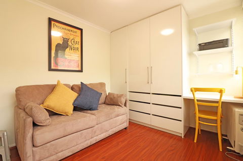 Colour Pop Fitzroy - 3 Bedroom Pet Friendly - Inverell Accommodation 16