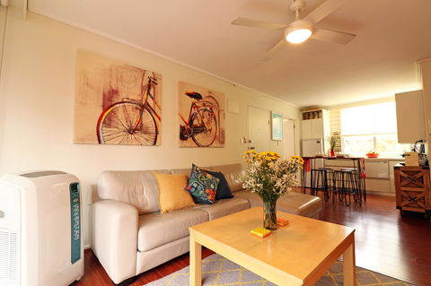 Colour Pop Fitzroy - 3 Bedroom Pet Friendly - Inverell Accommodation 4