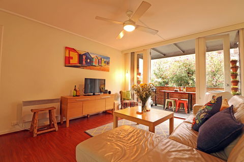 Colour Pop Fitzroy - 3 Bedroom Pet Friendly - Inverell Accommodation 1