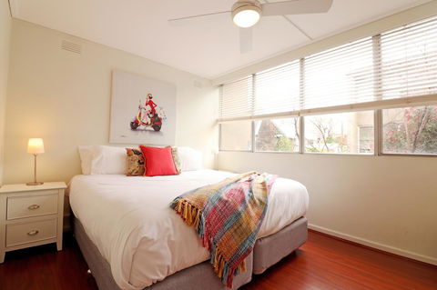 Colour Pop Fitzroy - 3 Bedroom Pet Friendly - Inverell Accommodation 11