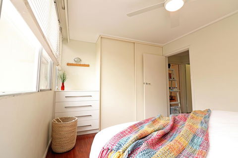 Colour Pop Fitzroy - 3 Bedroom Pet Friendly - Inverell Accommodation 12
