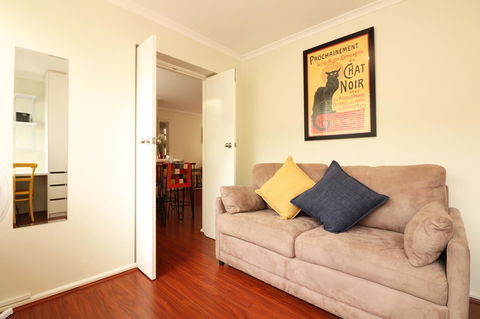 Colour Pop Fitzroy - 3 Bedroom Pet Friendly - Inverell Accommodation 17
