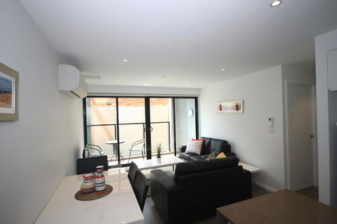 RNR Serviced Apartments North Melbourne - Inverell Accommodation 7