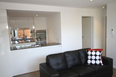RNR Serviced Apartments North Melbourne - Inverell Accommodation 9