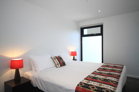 RNR Serviced Apartments North Melbourne - Inverell Accommodation 11