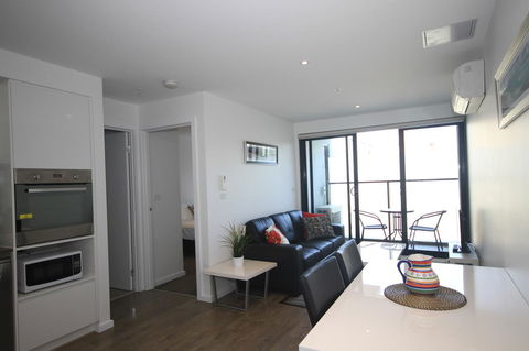 RNR Serviced Apartments North Melbourne - Inverell Accommodation 10