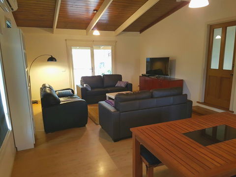 Wahroonga - Inverell Accommodation 10