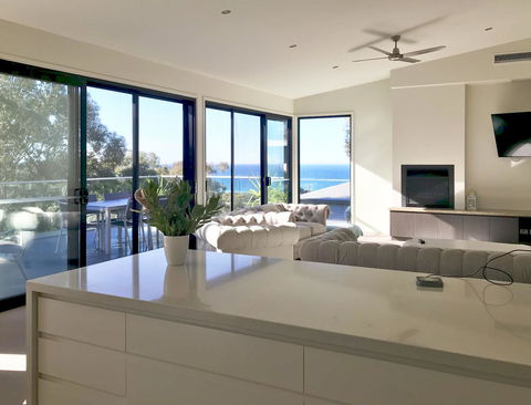 Lorne Sea View Terrace House - Inverell Accommodation 3