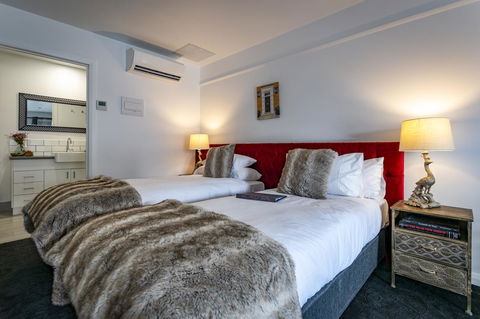 Daylesford Art Motel - Inverell Accommodation 3