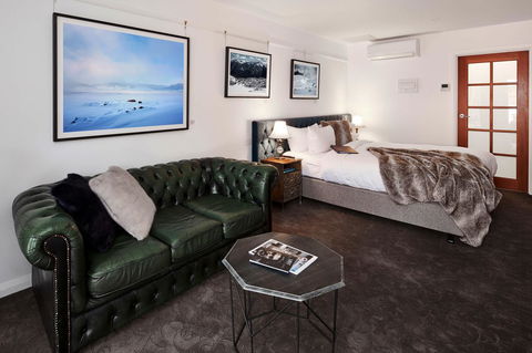 Daylesford Art Motel - Inverell Accommodation 9