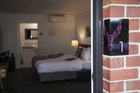 Daylesford Art Motel - Inverell Accommodation 8