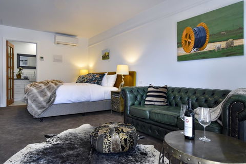 Daylesford Art Motel - Inverell Accommodation 6
