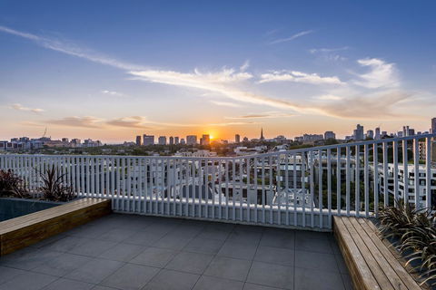 Oaks Melbourne South Yarra Suites - Inverell Accommodation 6
