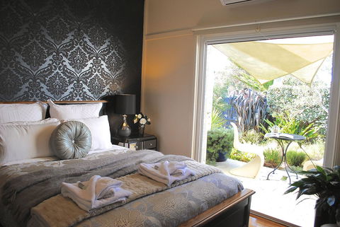 Bed Of Roses - Inverell Accommodation 2