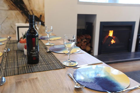 Lorne Luxury - Inverell Accommodation 9