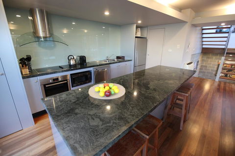 Lorne Luxury - Inverell Accommodation 10