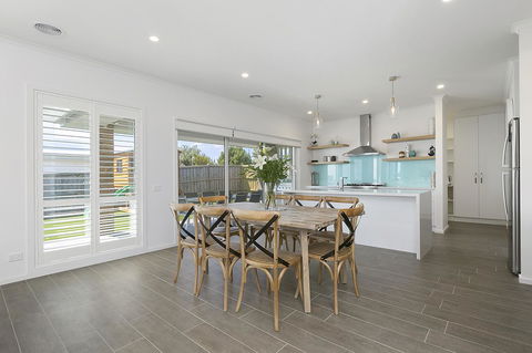 Tidal Changes - Rejuvenate Stays - Inverell Accommodation 1