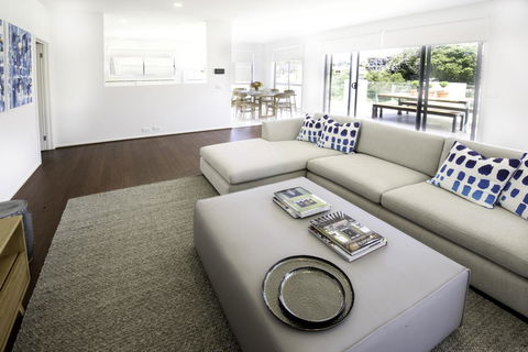 Phillip Island Towers - Inverell Accommodation 1