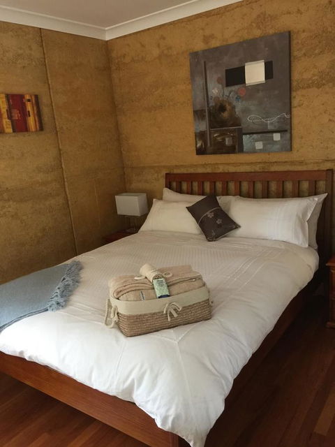 Bundjil Studio - Inverell Accommodation 9