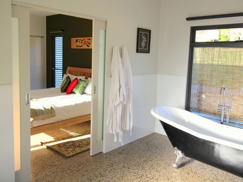 3 Bells Alpine Cottage - Inverell Accommodation 8