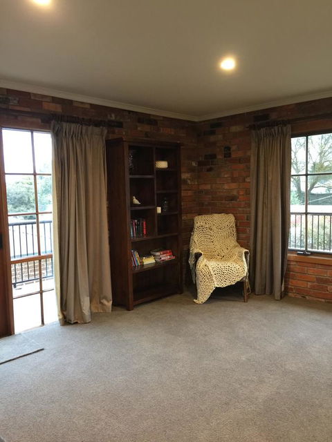 Bricks And Roses - Inverell Accommodation 12