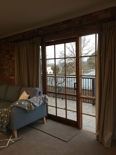 Bricks And Roses - Inverell Accommodation 10