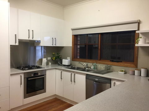 Bricks And Roses - Inverell Accommodation 8