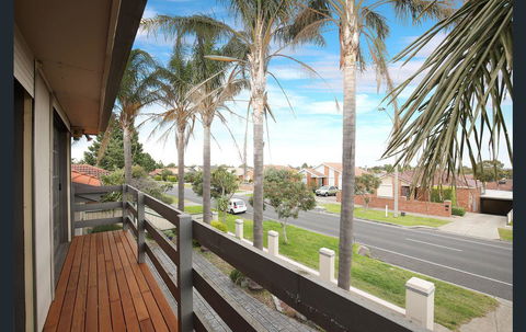 The Gallery Hours - Inverell Accommodation 8