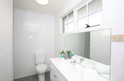The Gallery Hours - Inverell Accommodation 5