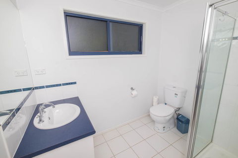 Demure Charm - Inverell Accommodation 5