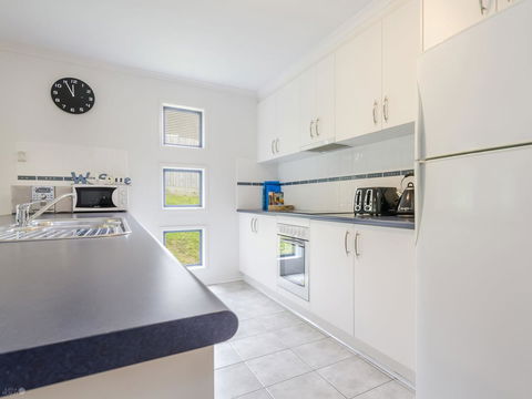 Demure Charm - Inverell Accommodation 8